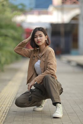 Laura, 24